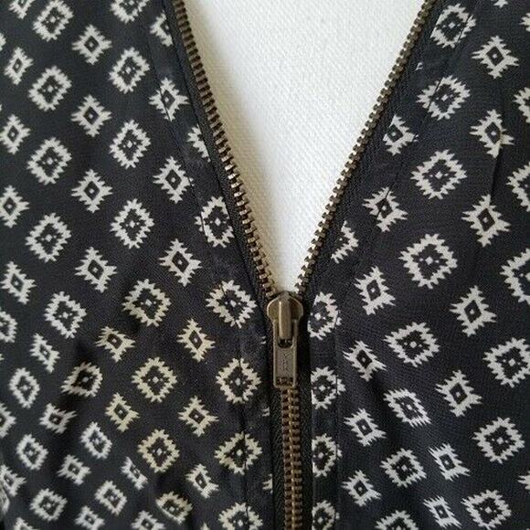 IZ Byer Women's Geometric print Black/White Zipper V-neck Dress - Size XL - Picture 5 of 7